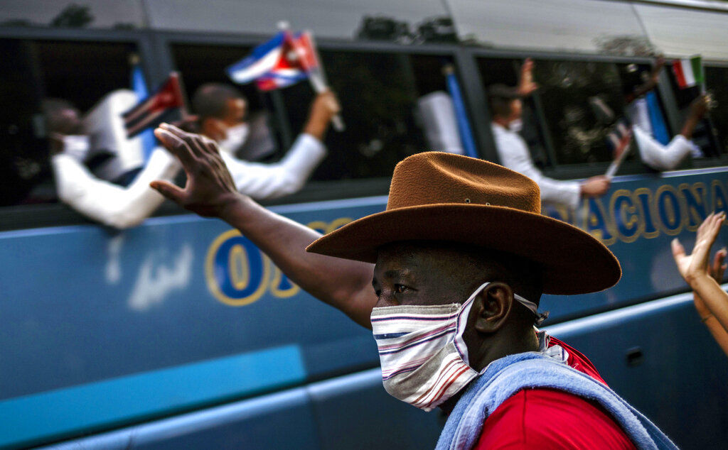APTOPIX Virus Outbreak Cuba Doctors